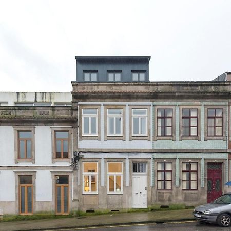 Lovelystay - Cozy Duplex With Patio Right Off Train&Metro Station OOporto Exteriör bild