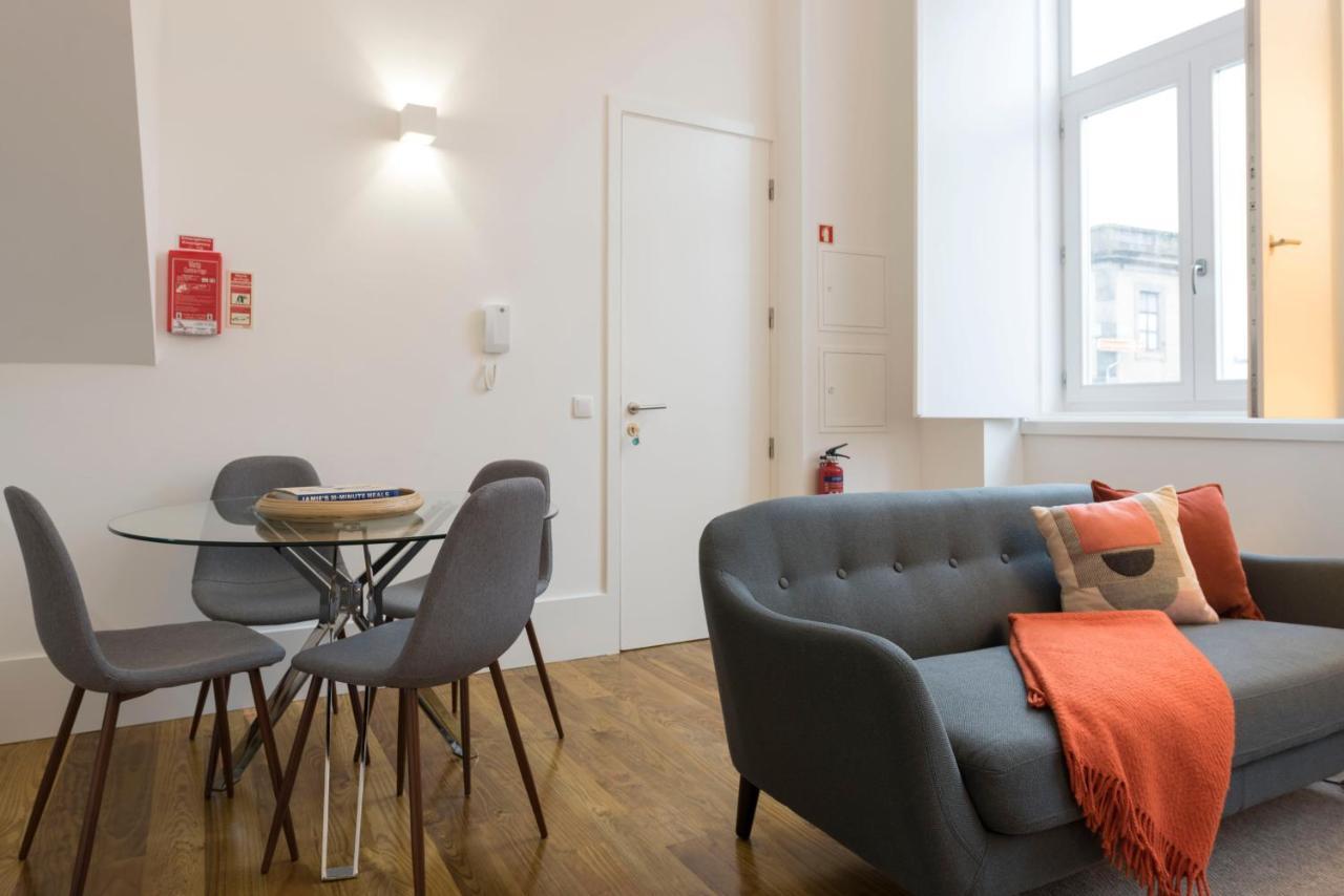 Lovelystay - Cozy Duplex With Patio Right Off Train&Metro Station OOporto Exteriör bild