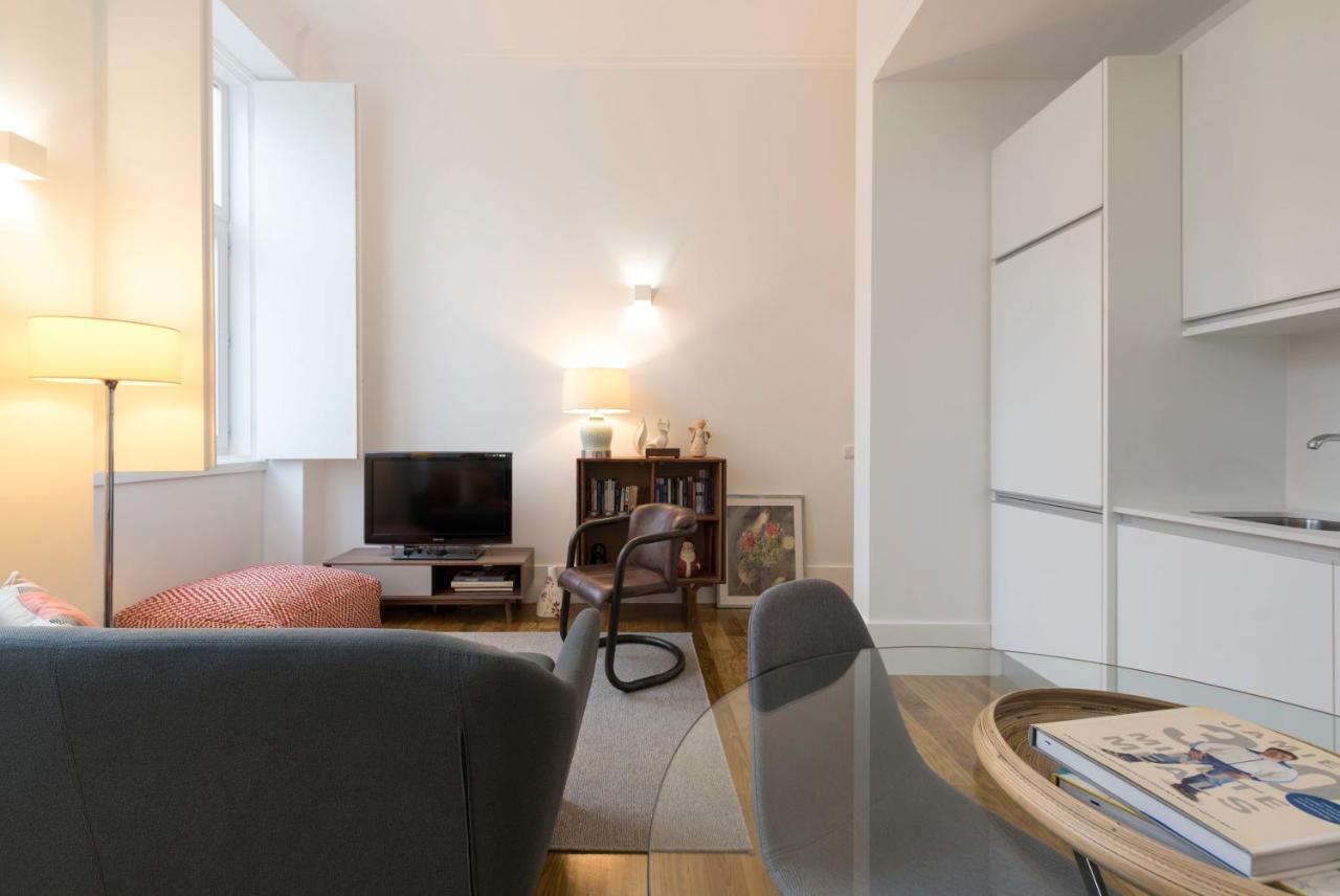 Lovelystay - Cozy Duplex With Patio Right Off Train&Metro Station OOporto Exteriör bild