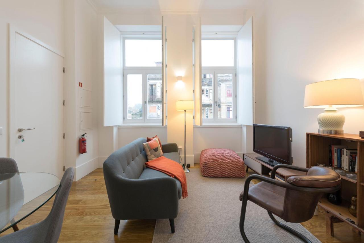 Lovelystay - Cozy Duplex With Patio Right Off Train&Metro Station OOporto Exteriör bild