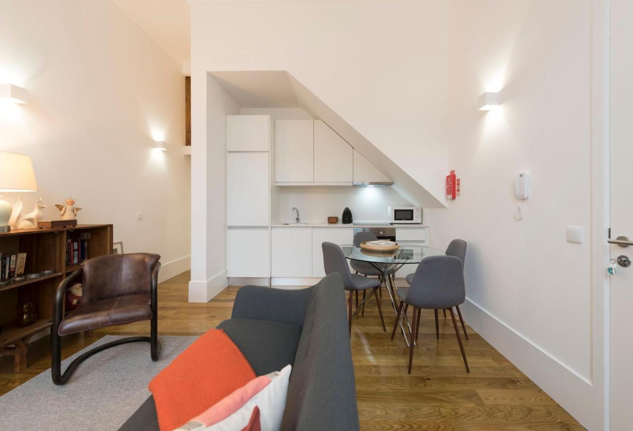 Lovelystay - Cozy Duplex With Patio Right Off Train&Metro Station OOporto Exteriör bild