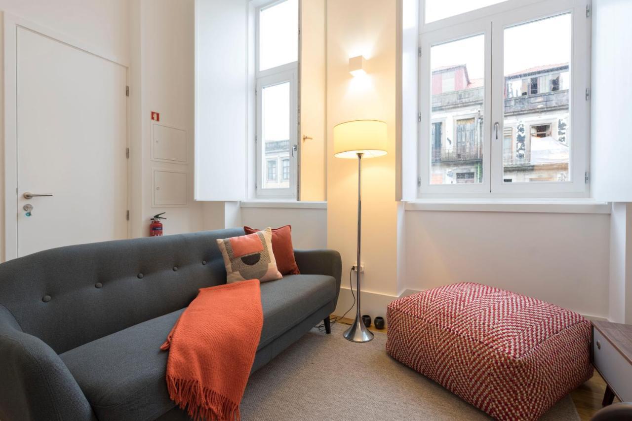 Lovelystay - Cozy Duplex With Patio Right Off Train&Metro Station OOporto Exteriör bild