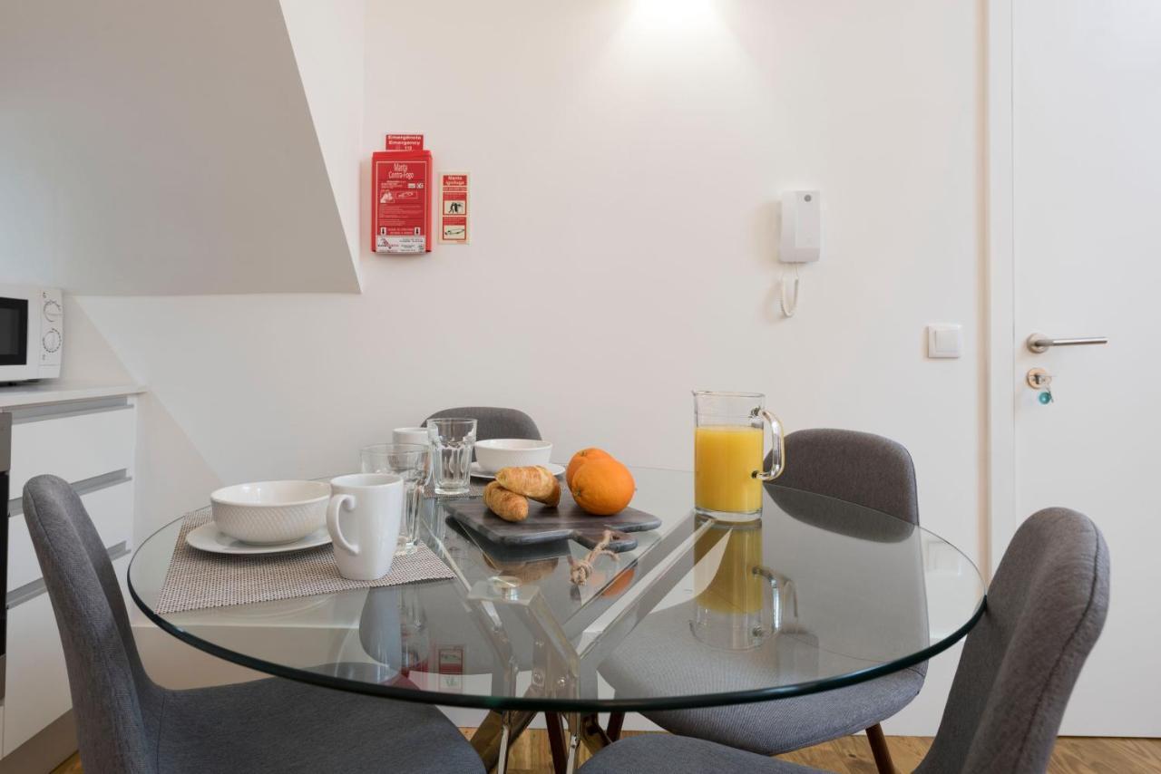 Lovelystay - Cozy Duplex With Patio Right Off Train&Metro Station OOporto Exteriör bild