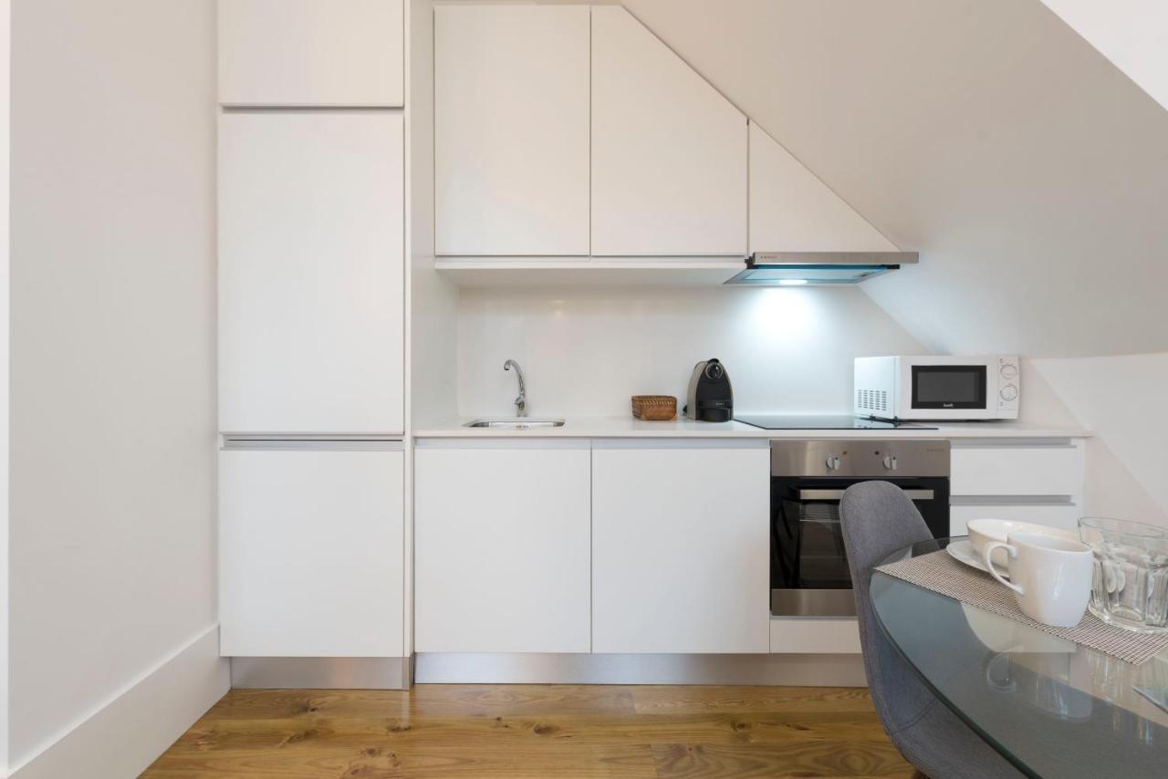 Lovelystay - Cozy Duplex With Patio Right Off Train&Metro Station OOporto Exteriör bild